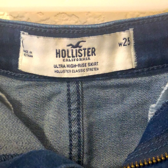 Hollister Mini Pleated Jean Skirt cute for any occasions!💫 - Picture 4 of 4